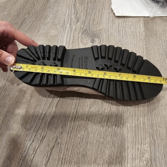 NEW Blondo Gray Suede Ankle Boot - Picture 8 of 9